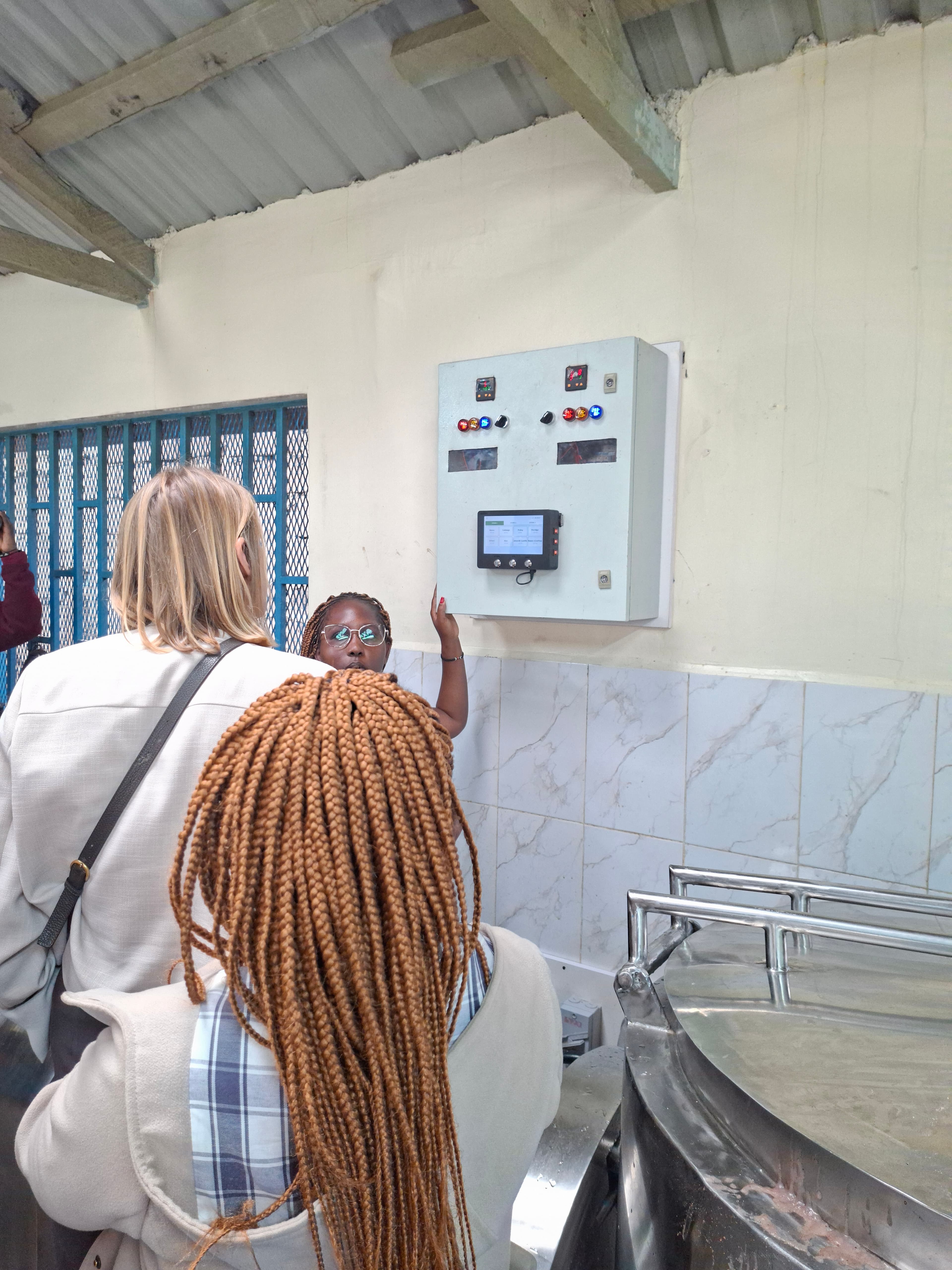UPISHI installed on an institutional cooker in a school kitchen
